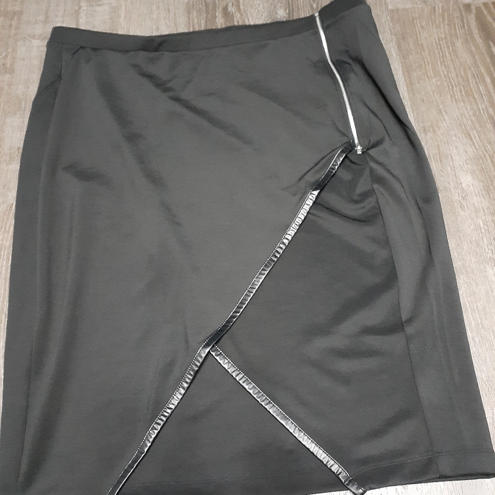 Black stretch skirt
